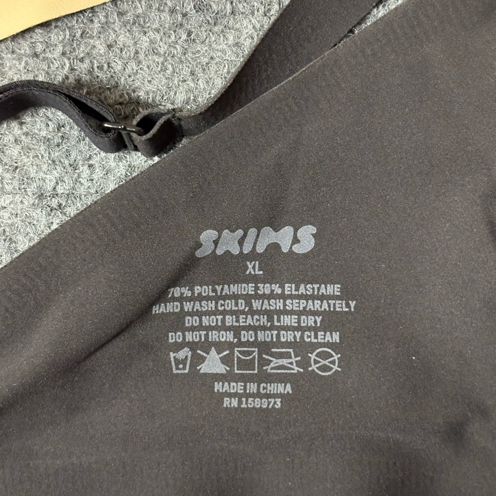 Skims Naked Plunge Bra Onyx Wireless XL - Picture 3 of 3